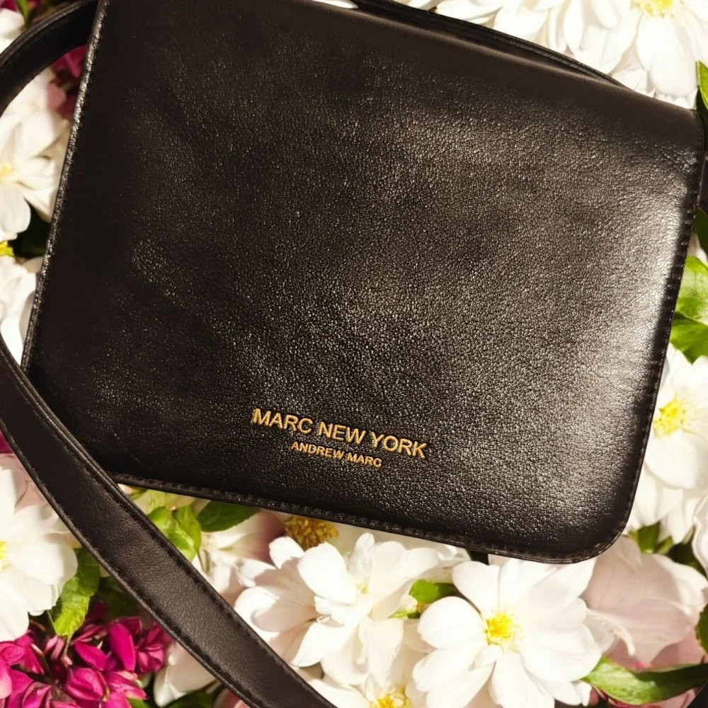 Marc New York - Andrew Marc Pearl Flower Crossbody 🌺 - Picture 2 of 3